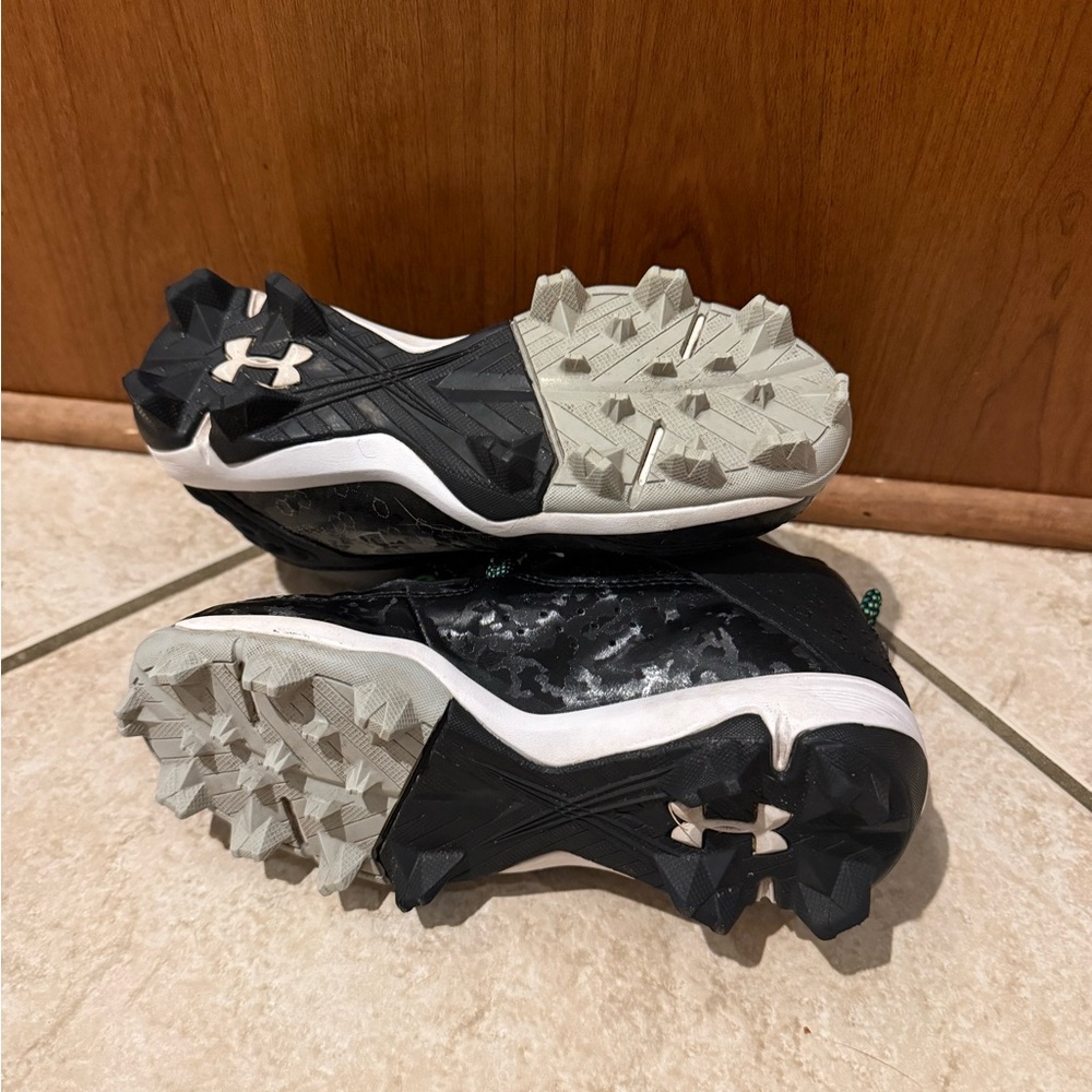 Under Armour Kids football cleats - Picture 4 of 5